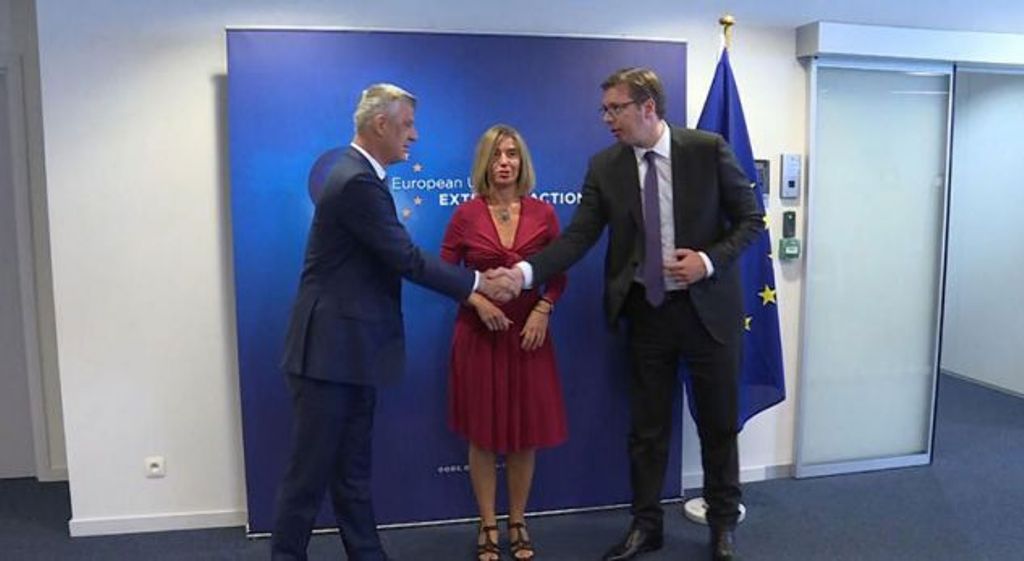 Η ΕΕ προτρέπει το Κοσσυφοπέδιο και τη Σερβία να συνεχίσουν το διάλογο