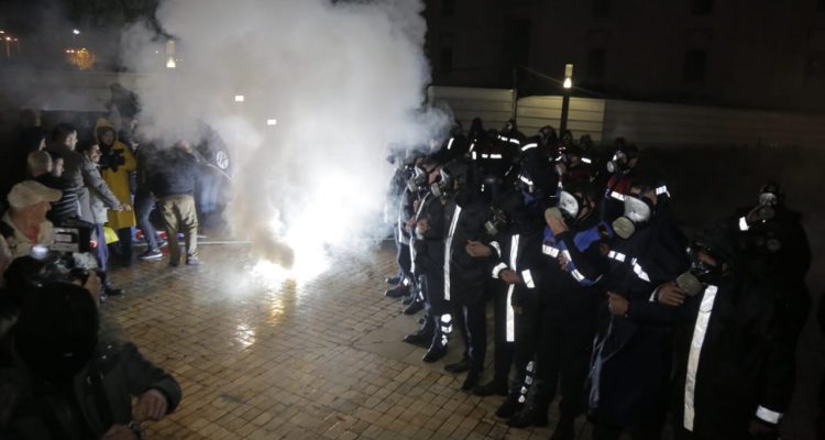 Η αντιπολίτευση στην Αλβανία πραγματοποίησε μια από τις βιαιότερες διαδηλώσεις