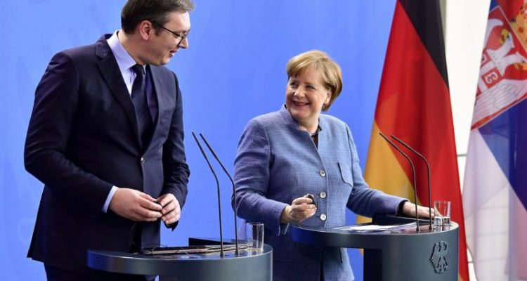 Σερβία: Επικοινωνία με Merkel και συνάντηση με Lajcak είχε ο Vučić