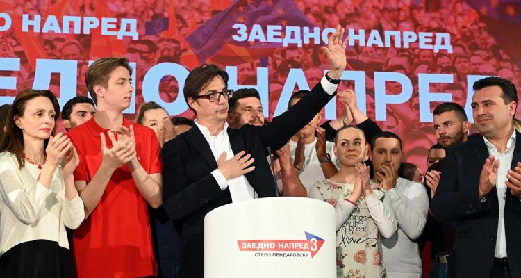 Ο Πρόεδρος της Βουλγαρίας συνεχάρη τον Pendarovski για την εκλογή του ως Προέδρου της Βόρειας Μακεδονίας
