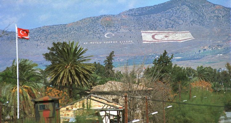 Πολιτικός αναβρασμός στα κατεχόμενα μετά την κατάρρευση της «κυβέρνησης»