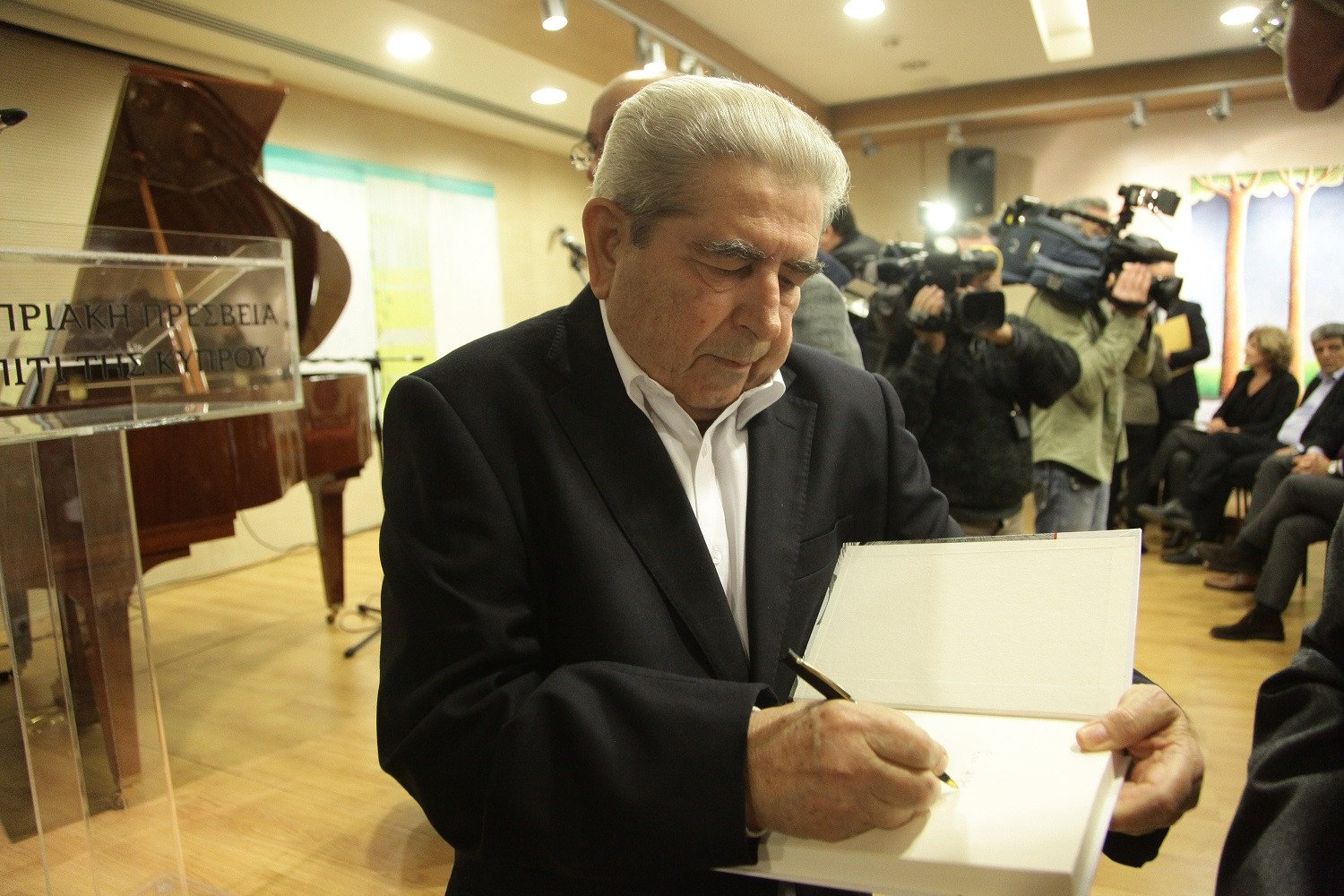 Σε κρίσιμη κατάσταση στη ΜΕΘ ο Δημήτρης Χριστόφιας