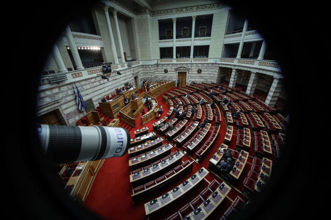 Πρώτα ακύρωση της μείωσης στο αφορολόγητο, έπειτα εκλογές