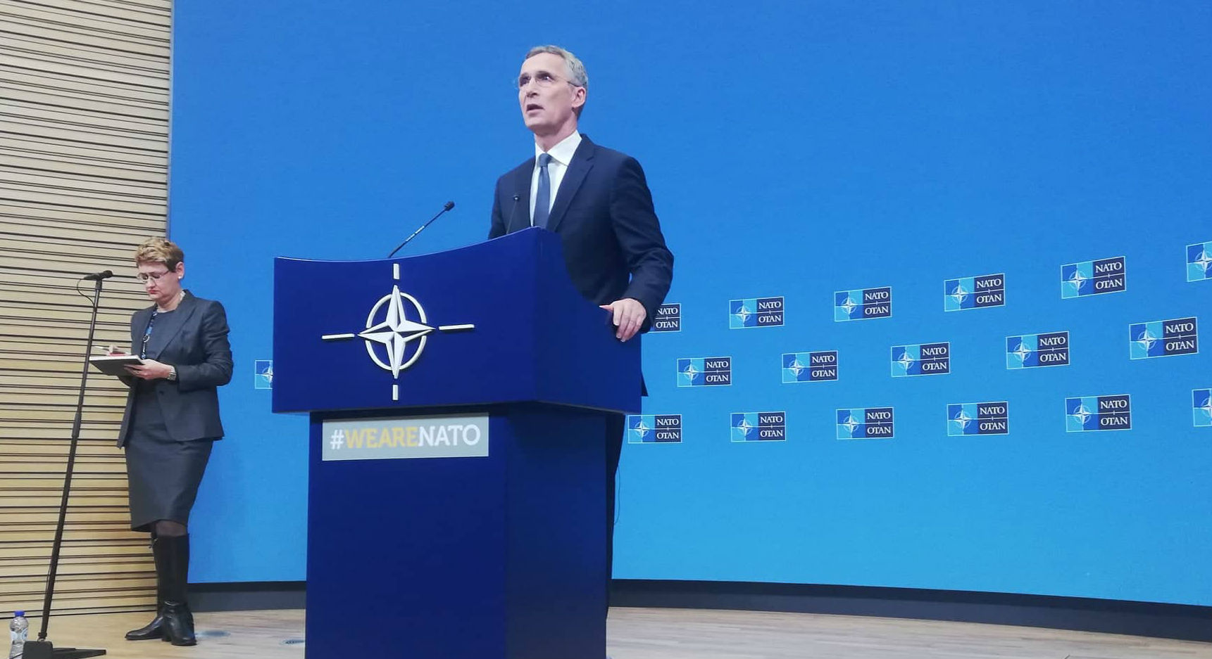 Stoltenberg: Απαραίτητοι και νόμιμοι οι βομβαρδισμοί κατά του Milosevic