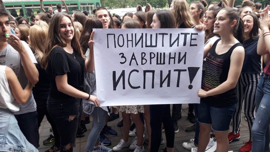 Σερβία: Διέρρευσαν τα θέματα των εξετάσεων, μαθητές και αντιπολίτευση ζητούν παραιτήσεις