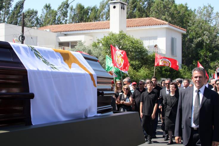 Στην τελευταία του κατοικία ο Δημήτρης Χριστόφιας