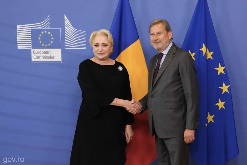 Συνάντηση Dăncilă – Hahn για το «φινάλε» της ρουμανικής Προεδρίας