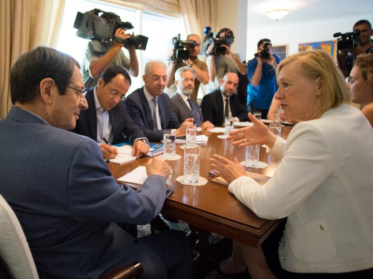Συνάντηση Αναστασιάδη-Σπέχαρ και επαφές της Τζέιν Λουτ για κυπριακό
