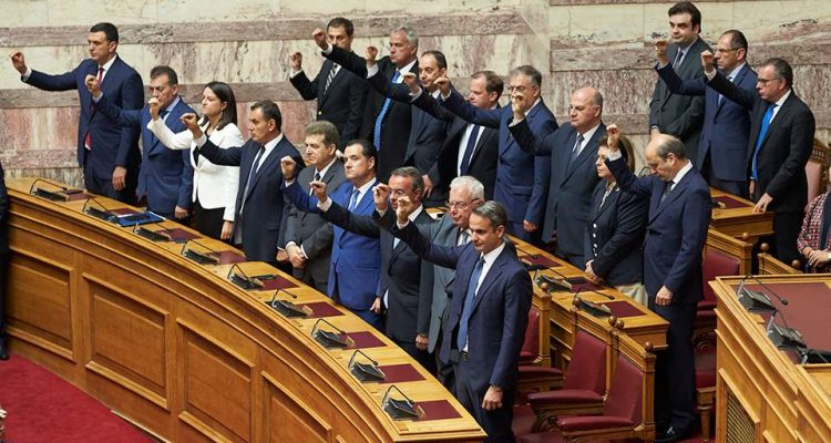 Ορκίστηκαν οι νέοι βουλευτές, ακολουθεί η εκλογή προέδρου της Βουλής