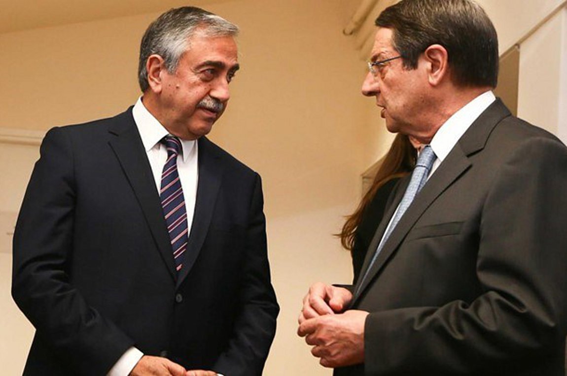 Προς άτυπη συνάντηση Αναστασιάδη-Ακιντζί