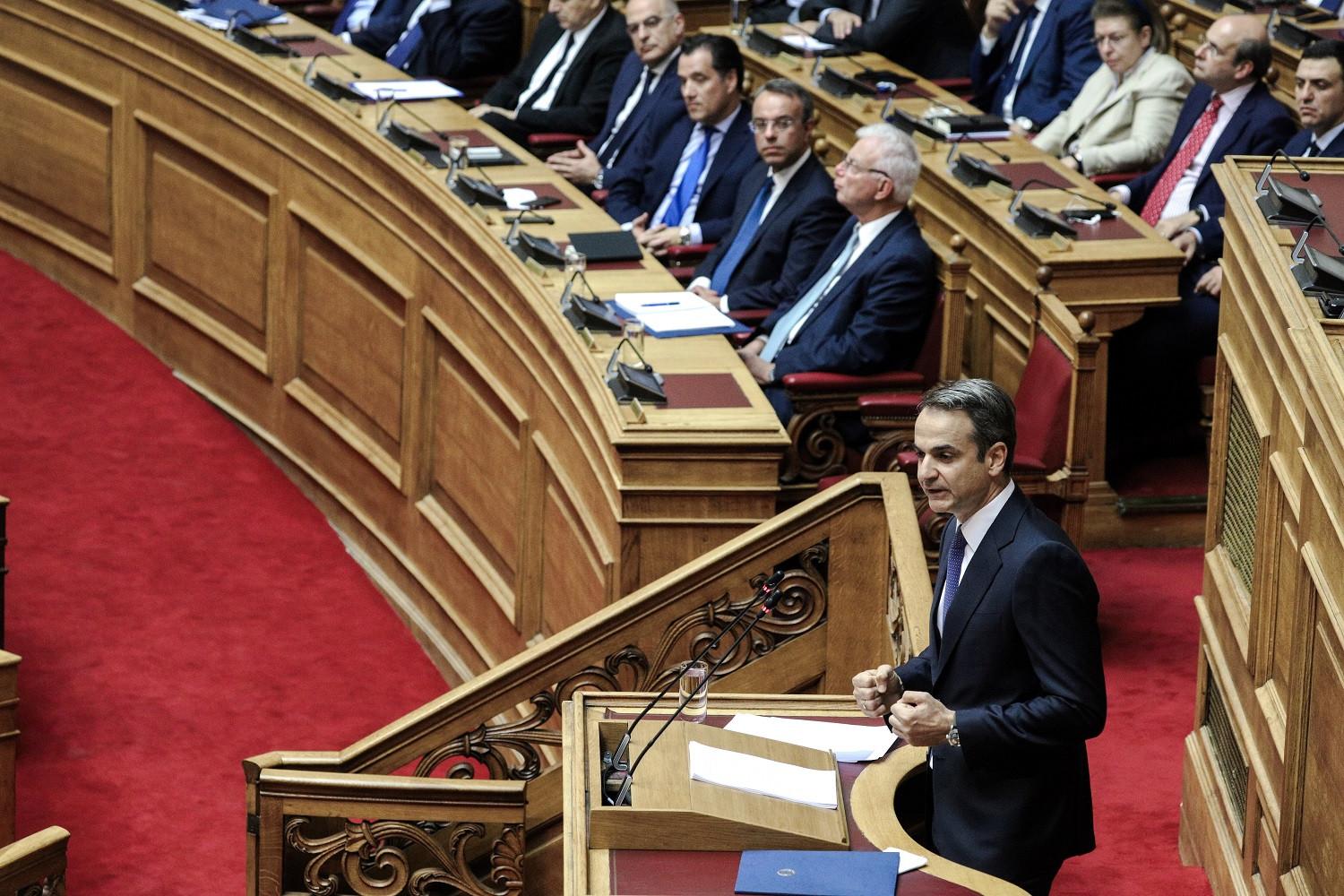 Κορυφώνεται απόψε η πρώτη μάχη της νέας Βουλής