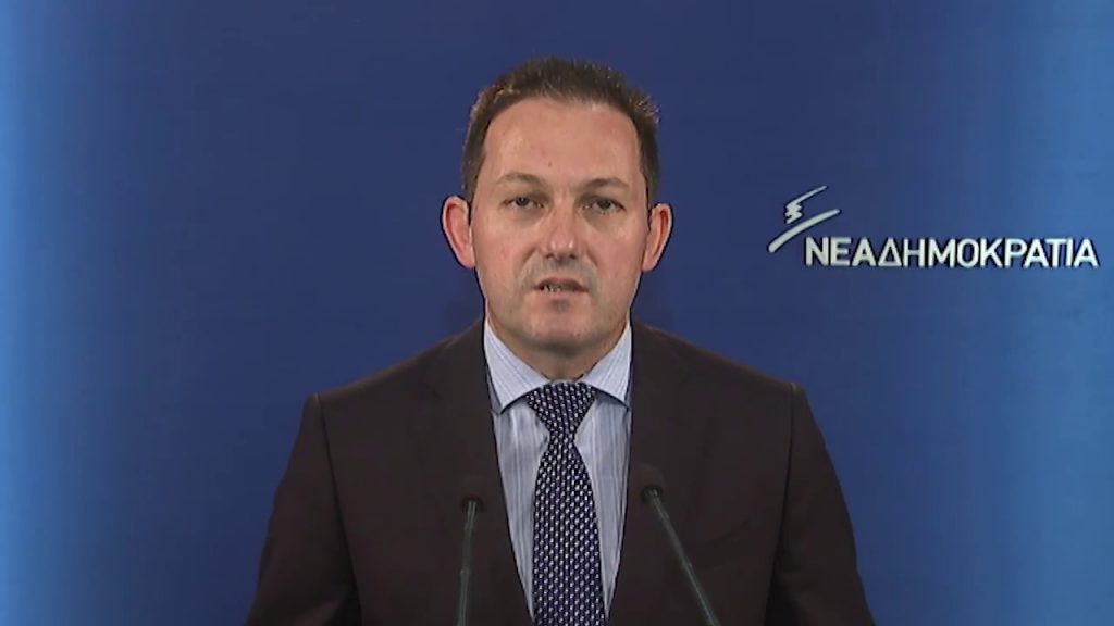 Στέλιος Πέτσας: δεν μειώνεται το αφορολόγητο δεν κόβονται επιδόματα