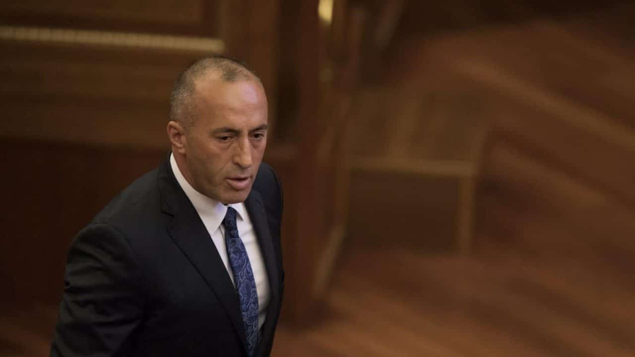 Το Βελιγράδι «γιορτάζει» την παραίτηση Haradinaj, επαινεί εγκληματίες πολέμου