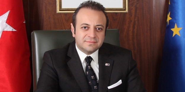 Egemen Bağış: «Ή να λύσουμε το Κυπριακό ή ας πάμε σε δύο κράτη πριν το Ισραήλ και την Παλαιστίνη»