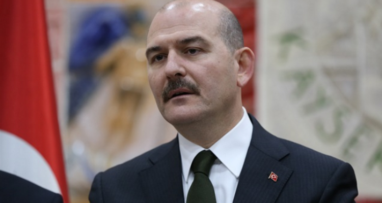 Soylu: «Αν ανοίγαμε τη δίοδο της Σμύρνης θα διέφευγαν 30.000 πρόσφυγες τη μέρα»