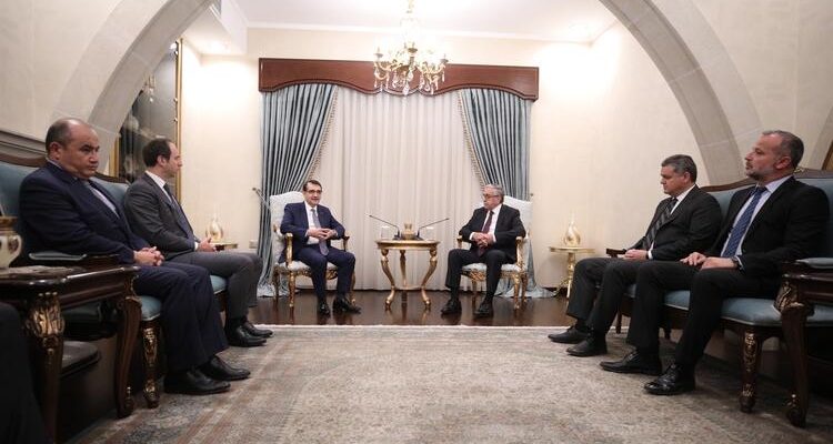 Συνάντηση Υπουργού Ενέργειας Τουρκίας με Akinci