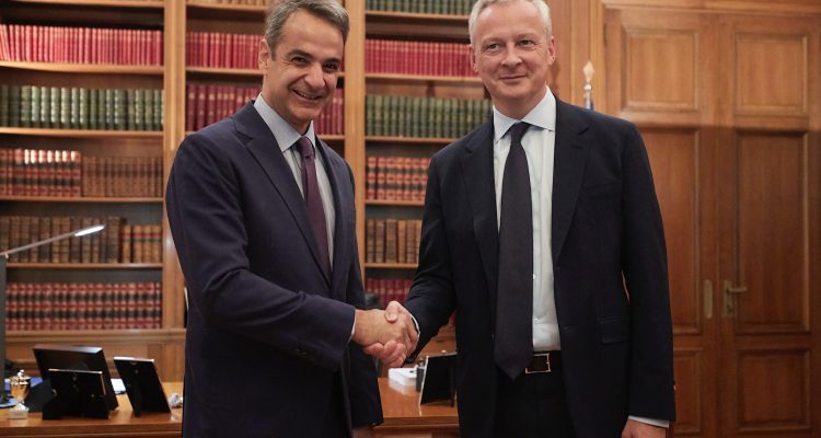 Συνάντηση Μητσοτάκη Le Maire με φόντο το ταξίδι στο Παρίσι
