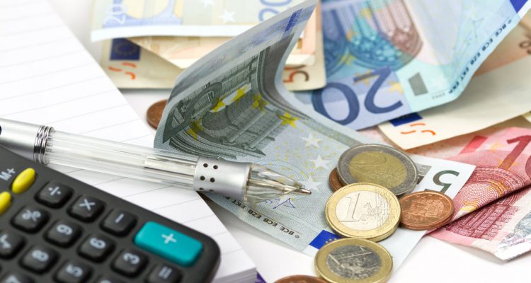 Οι Έλληνες θα πληρώσουν 27 δις. Ευρώ μέχρι τέλος του 2019