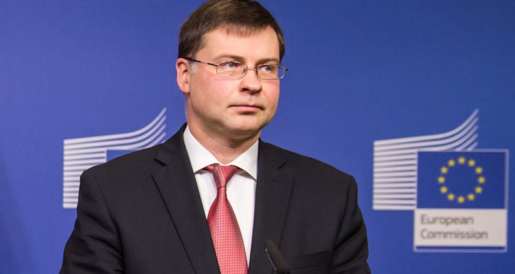 Η Ευρωπαϊκή Επιτροπή επικροτεί την ελληνική μεταρρυθμιστική προσπάθεια