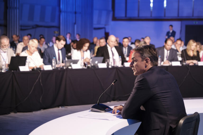 ΣΥΡΙΖΑ για Μητσοτάκη στην ΔΕΘ: Ανάπτυξη δίχως κανόνες για λίγους και ισχυρούς