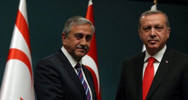 Akinci εναντίον Erdogan για την εισβολή στη Συρία