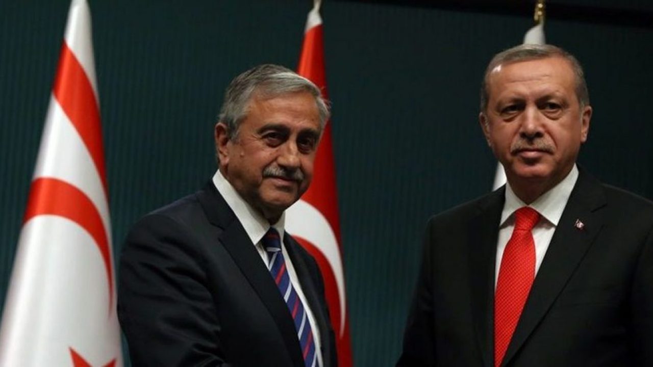 Akinci εναντίον Erdogan για την εισβολή στη Συρία