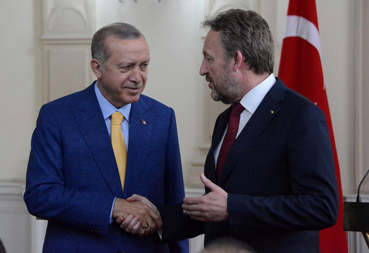 Ο Izetbegović υποστηρίζει την τουρκική στρατιωτική επιχείρηση στη βόρεια Συρία