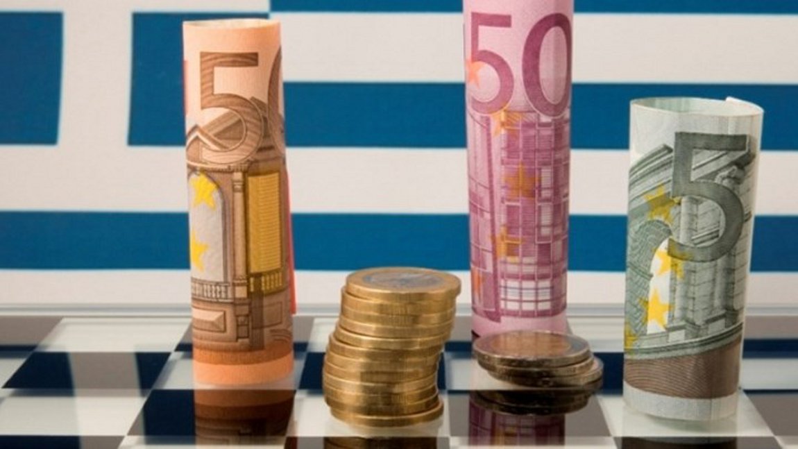 Αποστάσεις θεσμών και κυβέρνησης για ανάπτυξη και πλεόνασμα