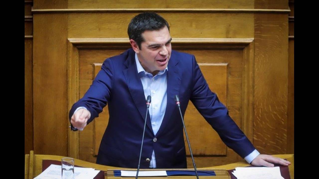 Σε υψηλούς τόνους ο Αλ. Τσίπρας: Νομοσχέδιο εξυπηρετήσεων και επιστροφής στο ΔΝΤ
