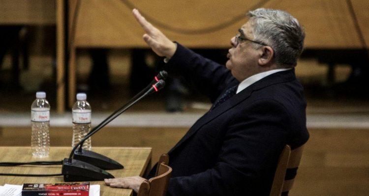 Στο εδώλιο ο “φύρερ” της Χρυσής Αυγής