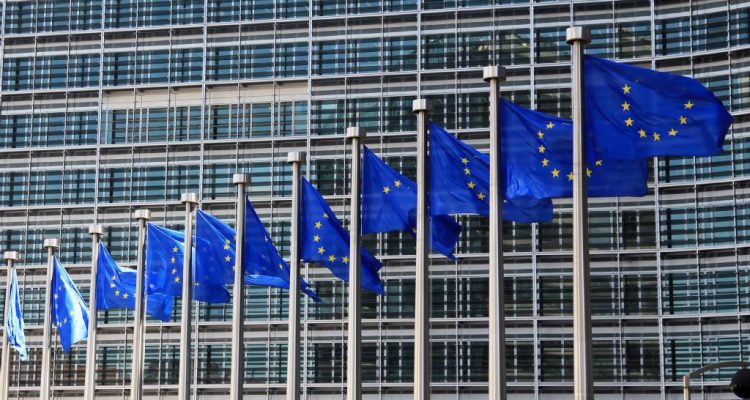 Η Κομισιόν “προσγειώνει” την Ελλάδα για την ανάπτυξη