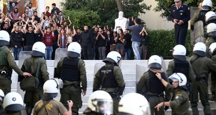 Επίθεση Πέτσα στο ΣΥΡΙΖΑ: Ο νόμος θα επιβληθεί