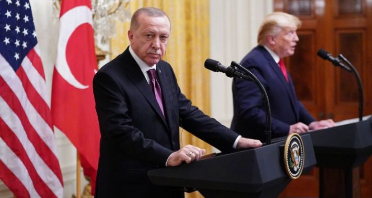 Trump προς Erdogan: “Να περάσεις με τρακτέρ πάνω από τους S-400”