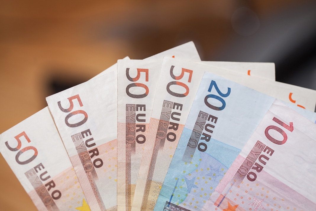 Χαμηλώνει ο πήχης για το υπερπλεόνασμα