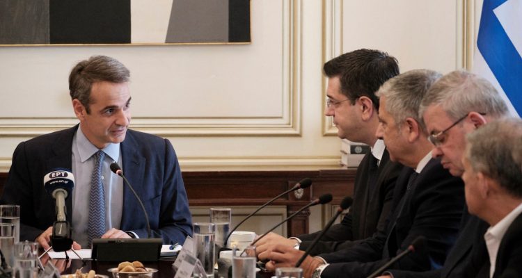 Εγκλωβισμένος στο μεταναστευτικό ο Κυριάκος Μητσοτάκης