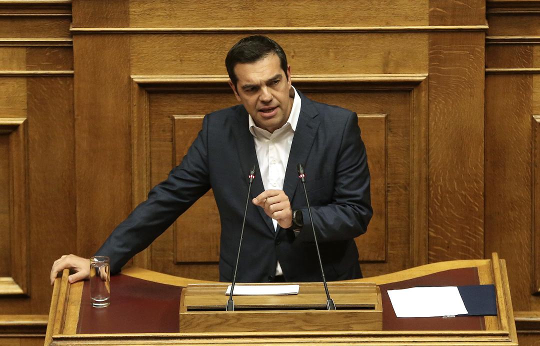 Τσίπρας σε Μητσοτάκη: Παραβιάζετε το νόμο προς όφελος των “λευκών κολάρων”