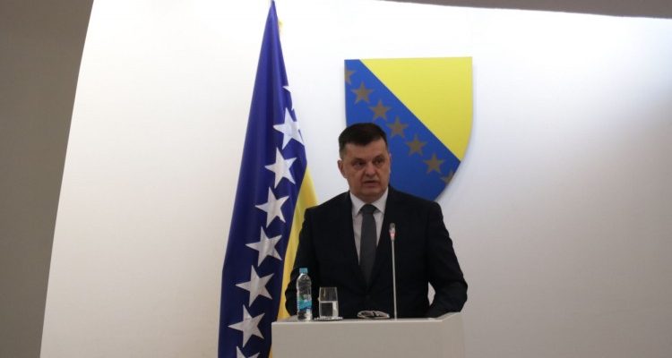 Ένα χρόνο μετά τις εκλογές το Κοινοβούλιο της Β-Ε εξέλεξε νέο πρόεδρο του Συμβουλίου Υπουργών