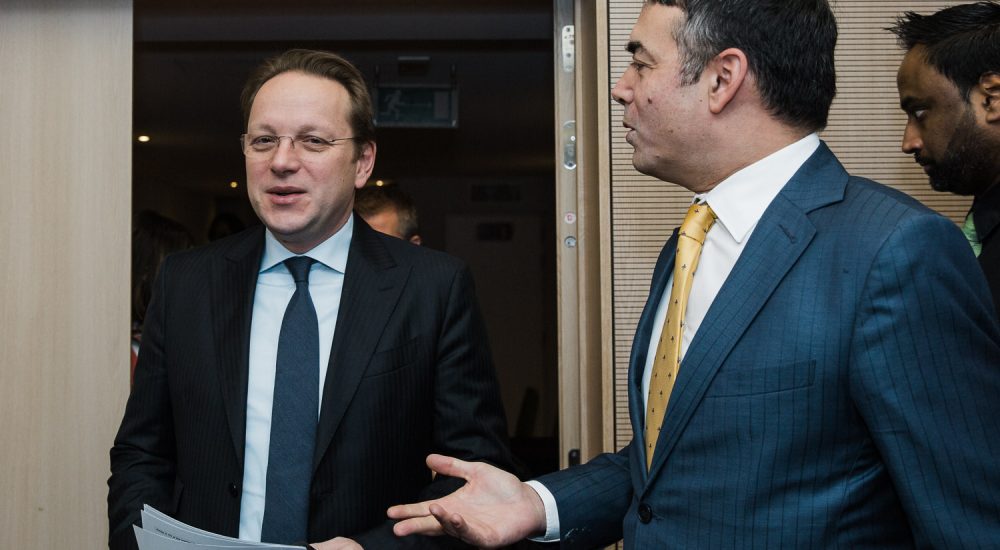 Βόρεια Μακεδονία: Μεικτά μηνύματα από τις Βρυξέλλες