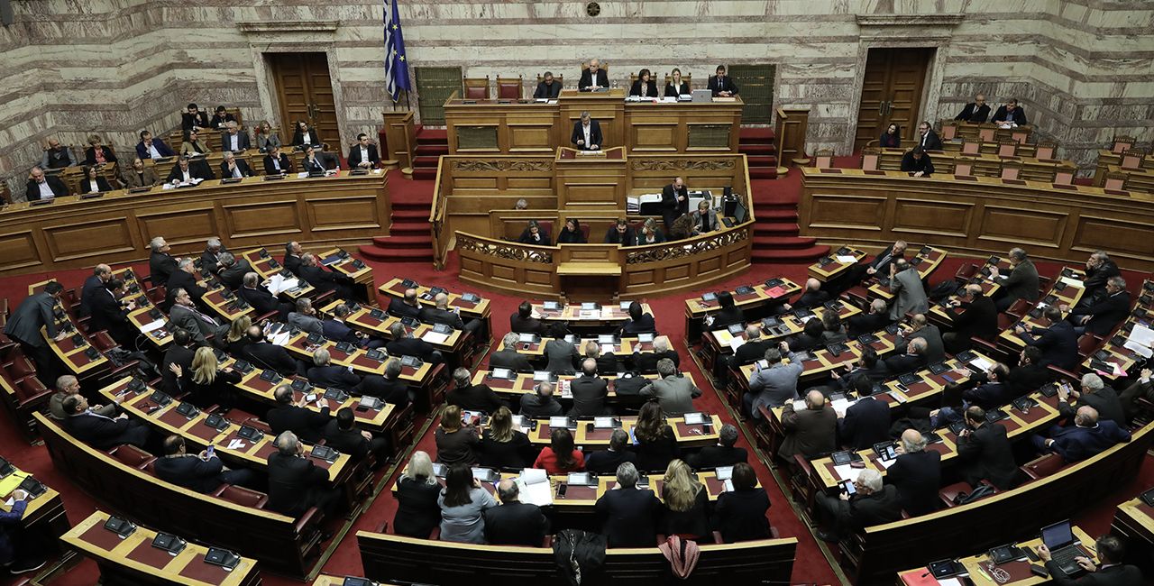 «Ιστορική» κοινοβουλευτική πλειοψηφία εγκρίνει το δικαίωμα ψήφου για τους Έλληνες του εξωτερικού