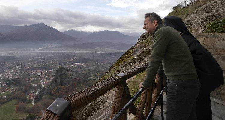 Ο γρίφος του Προέδρου, τα αδιέξοδα του Μητσοτάκη και η επίθεση του ΣΥΡΙΖΑ