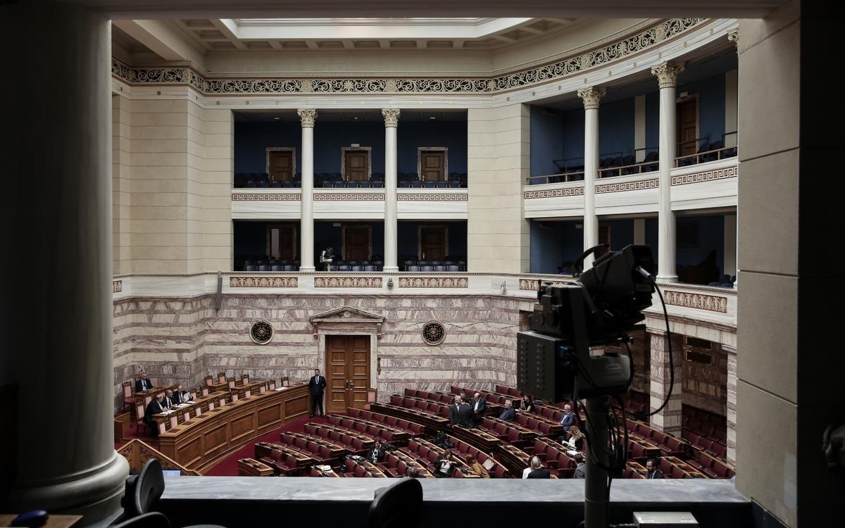 Συναίνεση στην Προεδρία, στα χαρακώματα για τον εκλογικό νόμο