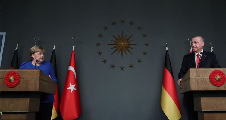 Η Merkel στην Κωνσταντινούπολη κάλεσε τον Erdogan να βελτιώσει τις σχέσεις με την Ελλάδα και την Κύπρο