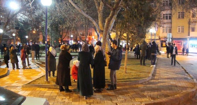 Ισχυρός σεισμός 6,8 χτύπησε την ανατολική Τουρκία- 14 νεκροί