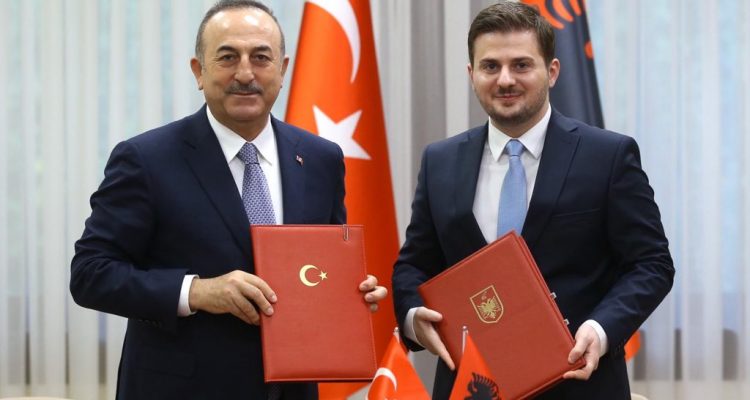 Αλβανία: Τα Τίρανα επισκέφθηκε ο Cavusoglu, συναντήθηκε με τον Cakaj