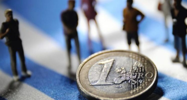 Τα δύο σενάρια για τα πλεονάσματα και οι φοροελαφρύνσεις