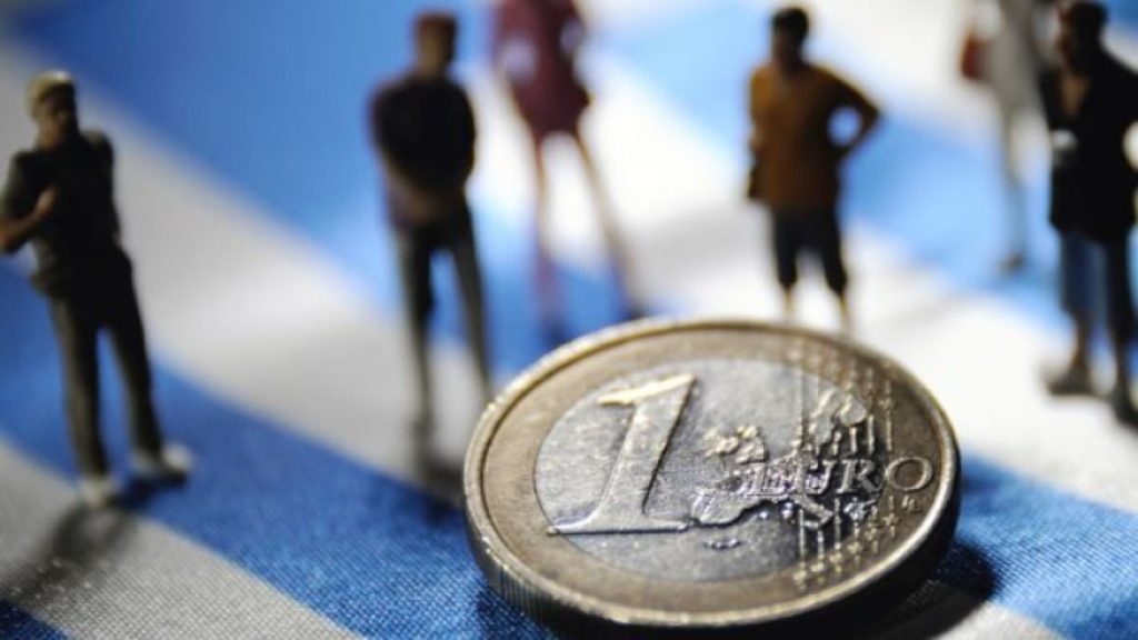 Τα δύο σενάρια για τα πλεονάσματα και οι φοροελαφρύνσεις