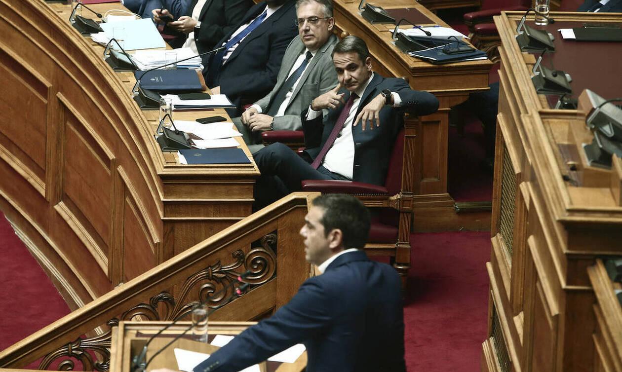 Πυρά κατά της κυβέρνησης για τα εργασιακά και η “έκπληξη” Βαρουφάκη