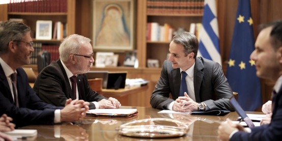 Ελλάδα: Συνάντηση Μητσοτάκη με τον Πρόεδρο της ΕΤΕπ Werner Hoyer