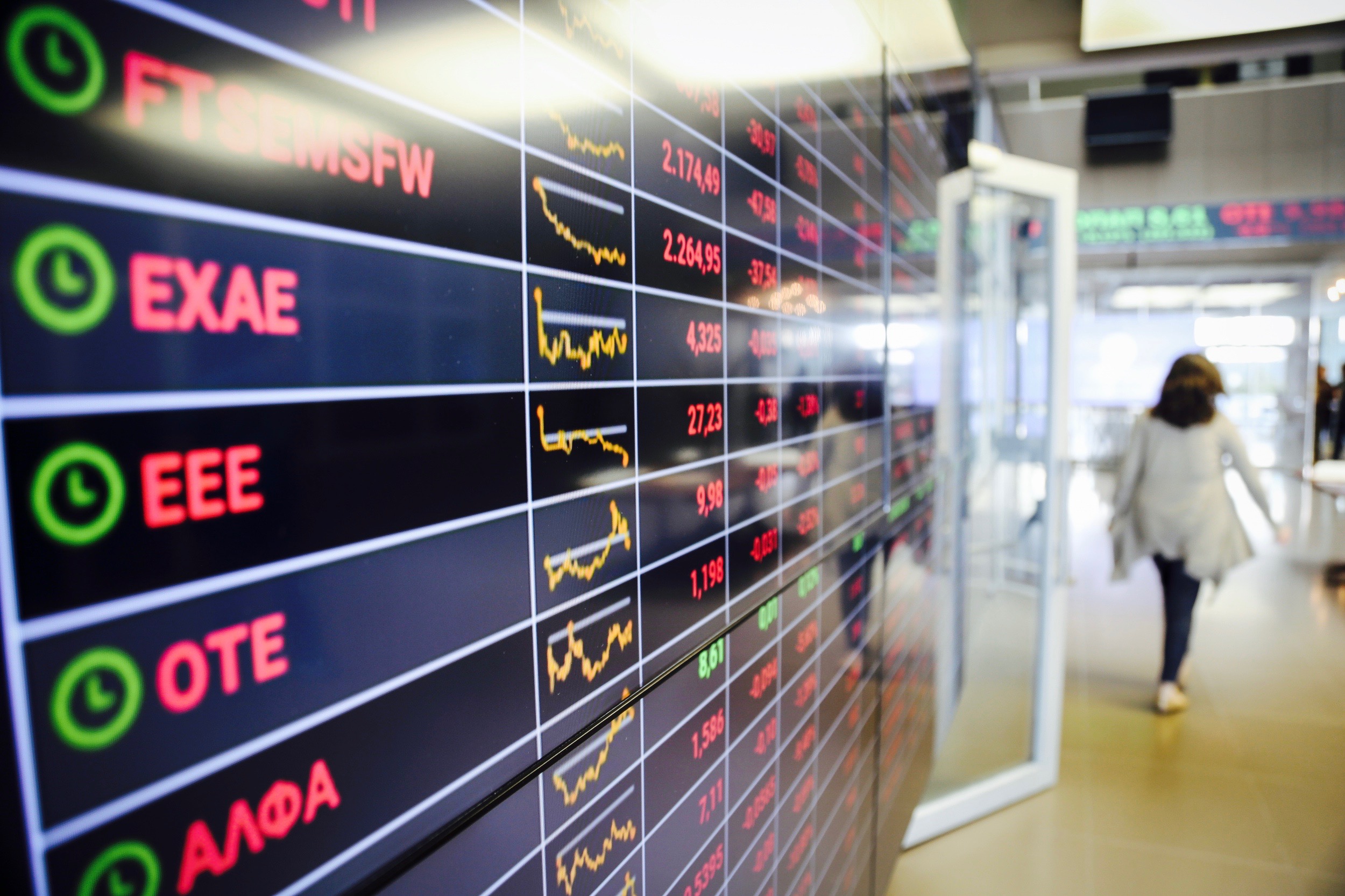 Ελλάδα: Σε ελεύθερη πτώση το ελληνικό Χρηματιστήριο λόγω κορoναϊού