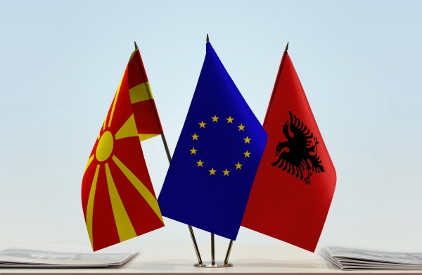 EE: Άνοιξε ο δρόμος για την έναρξη των ενταξιακών διαπραγματεύσεων για Βόρεια Μακεδονία και Αλβανία